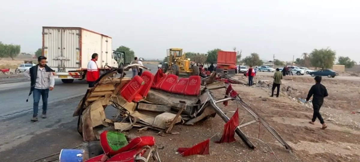 تصادف وحشتناک کامیون با مینی‌بوس در شوشتر/  ۱۳ کشته و ۱۱ مصدوم+عکس