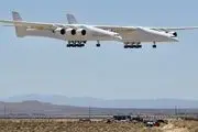 تصاویری از فرود هیجان‌ انگیز بزرگ‌ترین هواپیمای دنیا+فیلم 