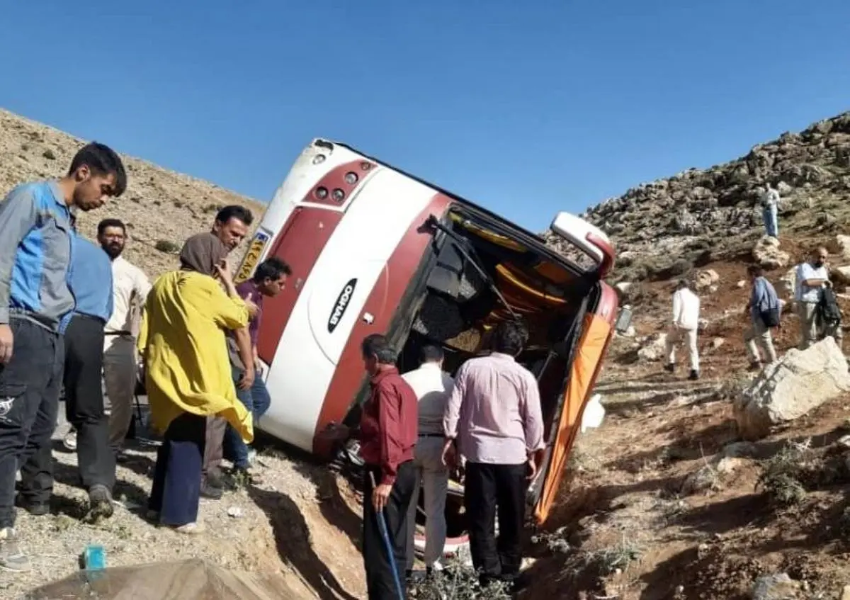 پلیس علل واژگونی اتوبوس خبرنگاران محیط زیست و سربازان اعلام کرد