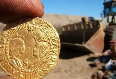 معمای دریایی تاریخ؛ کشتی پر از سکه های طلا در بیابان پیدا شد + عکس