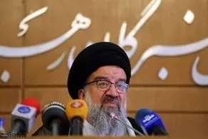 احمد خاتمی: سوزاندن پرچم یعنی سوزاندن یک ملت و اینها پرچم ایران مزین به الله را سوزاندند