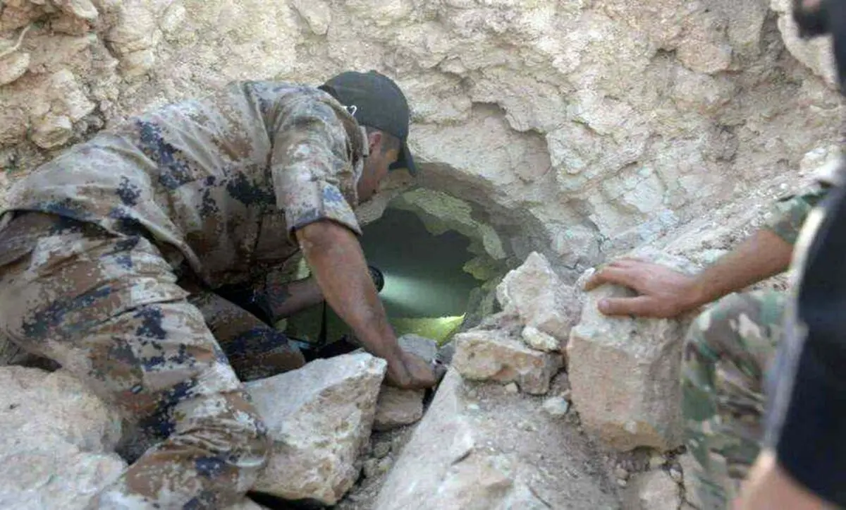 کشف تونل‌ها و مخفیگاه‌های داعش به طول بیش از ۵۰ متر و عرض ۱۰۰ سانتی متر + عکس 