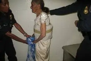 زن 94 ساله قاچاقچی مواد مخدر از آب در آمد+ عکس