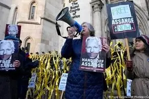 جولیان آسانژ به دادگاه عالی بریتانیا شکایت می‌کند