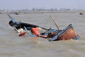 احتمال غرق شدن بیش از ۱۵۰ مسافر یک قایق واژگون شده