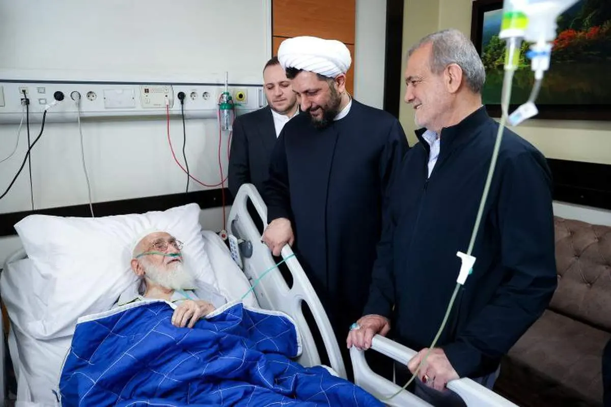 عیادت پزشکیان از آیتالله العظمی نوری همدانی