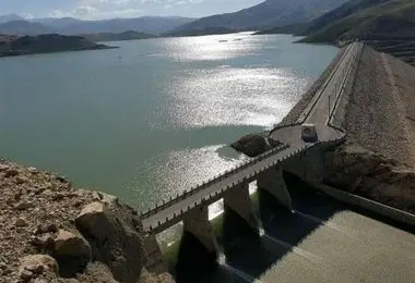 بارش باران سد معروف مازندران را سرریز کرد + عکس