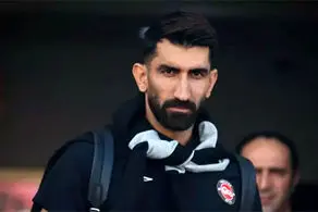 حرکت عجیب بیرانوند با جام قهرمانی در هواپیما

