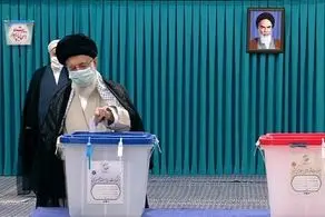 رهبر معظم انقلاب اسلامی رای خود را به صندوق انداختند
