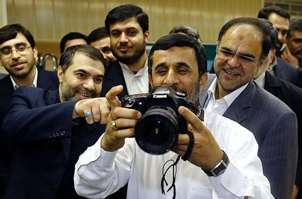 شغل جدید احمدی نژاد| وقتی احمدی نژاد عکاس می‌شود + ببینید 
