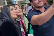  محمدرضا گلزار در یک مکان عمومی آیسان را قایم کرد!/ عکس جنجالی جدید