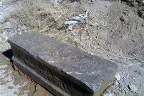کشف سنگ قبرهای قدیمی در ایران با نوشته‌های درباره بیماری شبیه کرونا!