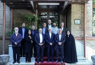 عارف با اعضای دفتر سیاسی حزب کارگزاران سازندگی دیدار کرد 