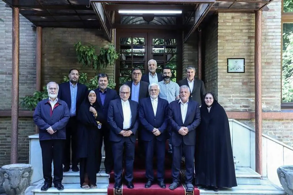 عارف با اعضای دفتر سیاسی حزب کارگزاران سازندگی دیدار کرد 