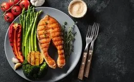 چگونه با تغذیه مناسب، بر روزهای سخت غلبه کنیم؟