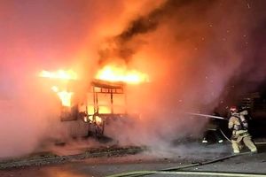 تاکنون ۱۵ نفر در آتش سوزی خیابان مولوی مصدوم شدند