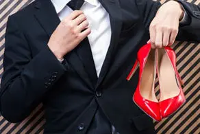 یک طراحی شوکه کننده از کفش های پاشنه بلند برای مردان+ عکس

