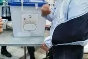 حضور رییس شورای شهر تهران در مسجد اقدسیه برای رای دادن 