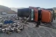 واژگونی کامیون در محور خوش ییلاق آزادشهر
