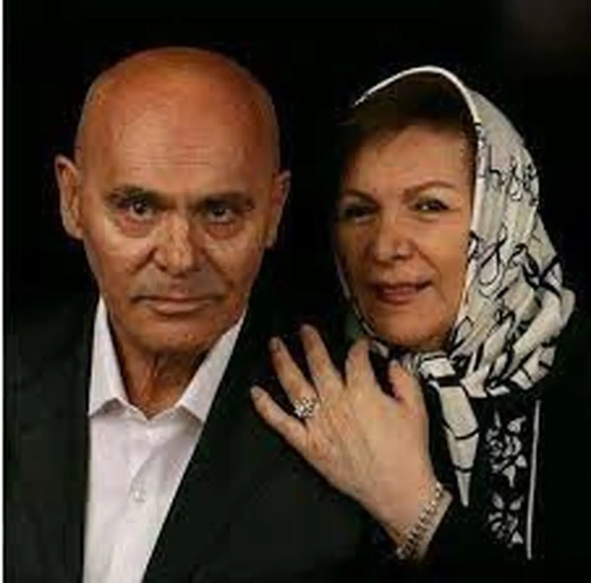 تصاویری از جمشید هاشم پور در کنار همسر و دخترش