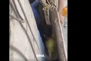 ویدئویی از لحظه نجات نوجوان تبریزی  که در میان دو دیوار گرفتارشده بود!
