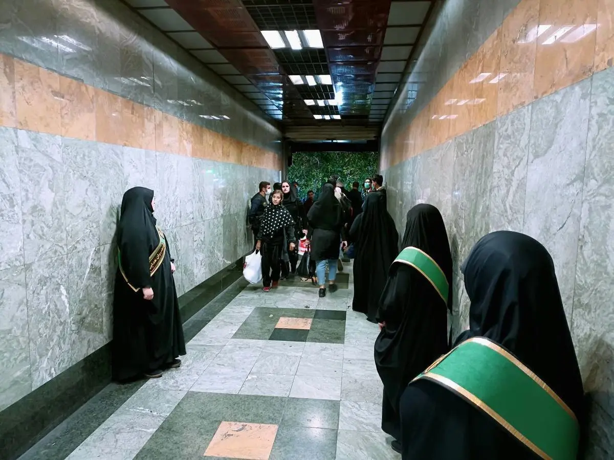 آگهی عجیب جذب حجاب بان در مترو+ تصویر