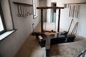 چشمه ترسناک آب داغ خونین برای شکنجه دادن و جوشاندن مردم+ تصویر