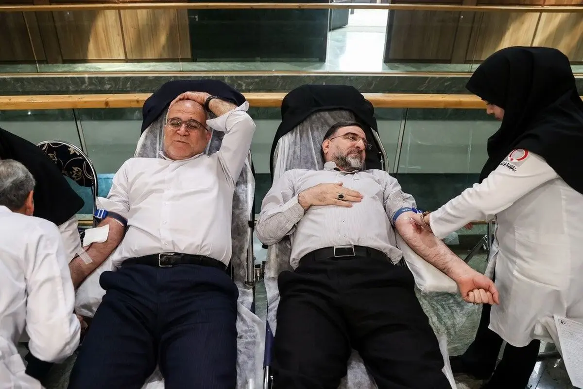عکس از نمایندگان مجلس در حال اهدای خون + ببینید 