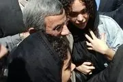احمدی‌نژاد با استایل معروفش در بازار تهران/ تصاویر