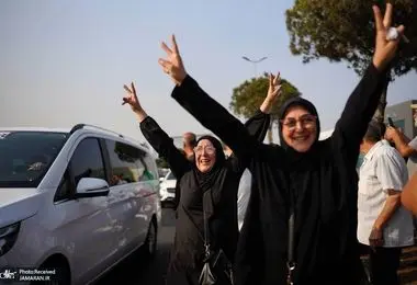 تصاویر استقبال زنان از لاریجانی + ببینید 