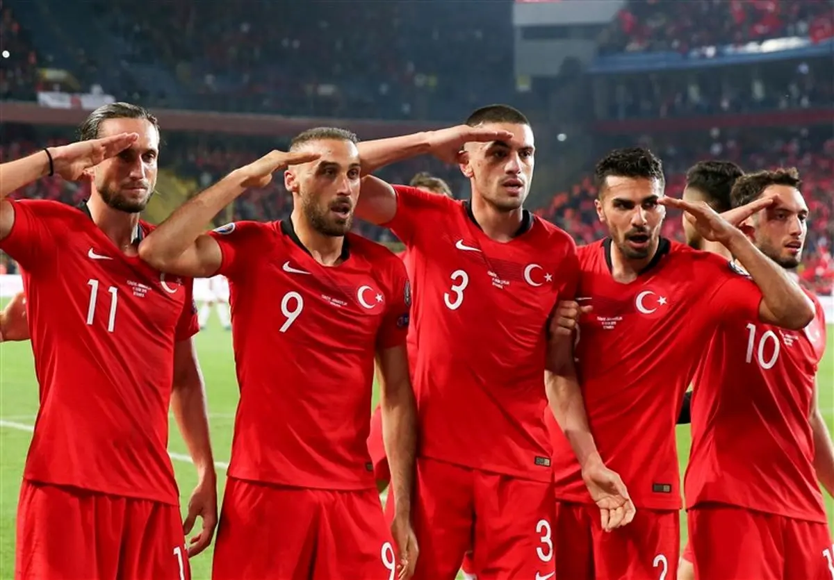 فیلم رقص بازیکنان تیم ملی ترکیه پس از صعود به یورو ۲۰۲۴ که وایرال شده