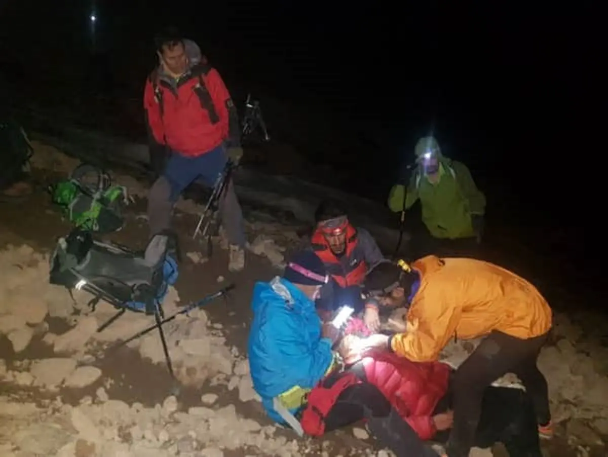 جستجوها برای نجات کوهنورد زن گرفتار در ارتفاعات دنا ادامه دارد