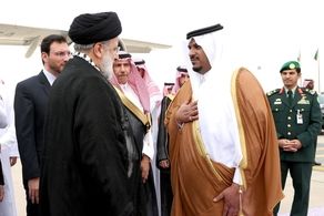 رئیسی با چفیه فلسطینی به عربستان رفت + ببینید 