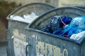 تعرض مرد وحشی به زنان در سطل‌های آشغال خیابانی