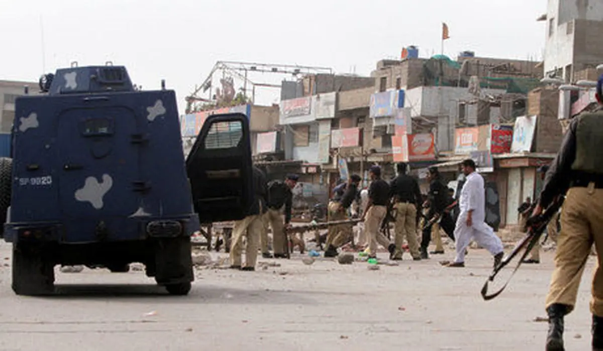 فاجعه ای مرگبار بر اثر انفجار مهیب نزدیک یک مسجد در پاکستان/ ۳۴ نفر کشته شدند!