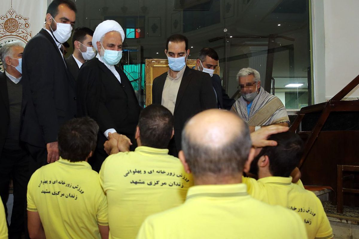 بازدید دو ساعته رئیس عدلیه از زندان مرکزی مشهد/ گفت‌وگوی چهره به چهره اژه‌ای با زندانیان 