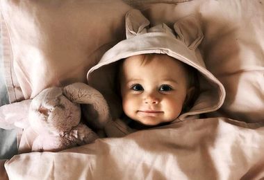 خلاقیت وحشتناک پدر ایرانی برای ثبت یک عکس خاص از نوزادش؛ بچه رو رسما تو دهن شیر فرستاد/ عکس