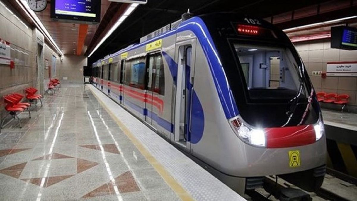 ماجرای ورود مرد ناشناس به خط یک متروی تهران چه بود؟

