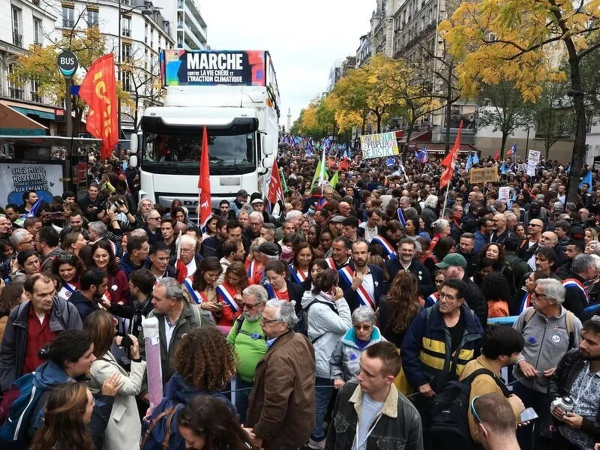 پاریس به خشونت کشیده شد+عکس