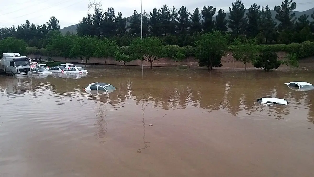 فیلمی آخرالزمانی از سیل مشهد که وحشت می کنید/ ویدئو