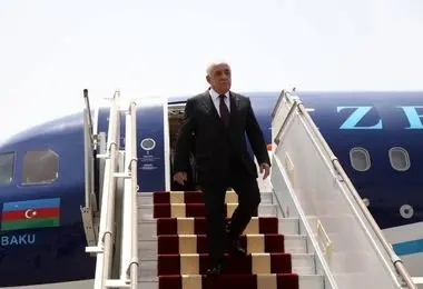 ورود نخست‌ وزیر آذربایجان به تهران برای شرکت در مراسم تحلیف رییس جمهور