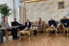 تیپ احمدی‌نژاد در استانبول/ عکس