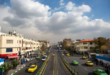 ماشینی از جنس طلا در خیابانهای تهران/ عکس