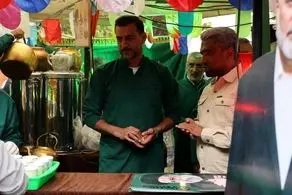 مربی استقلال در ایستگاه صلواتی  جشن امام رضا + عکس