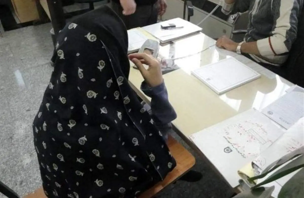 با چرب زبانی من را به خانه کشاند و در یک لحظه دیدم…