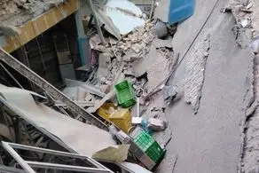 مصدومیت دو کارگر در پی تخریب یک ساختمان در حال بازسازی+عکس