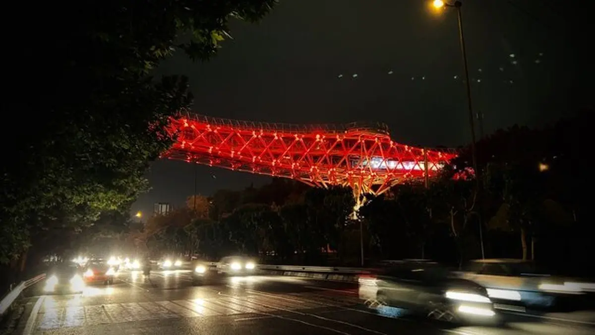 ایا می دانید امشب چرا پل طبیعت امشب به رنگ قرمز درمی‌آید؟
