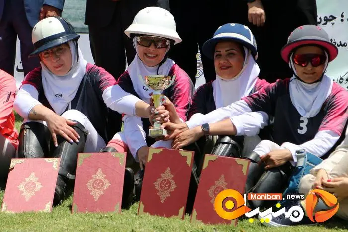 جشن قهرمانی تیم دختران زنده رود در رقابت های چوگان