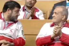 رئیس جمهور لباس هلال احمر به تن کرد 
