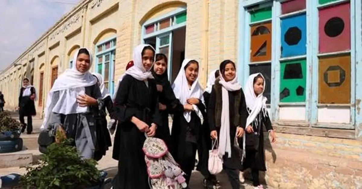 بازگشایی مدارس دخترانه در غرب افغانستان